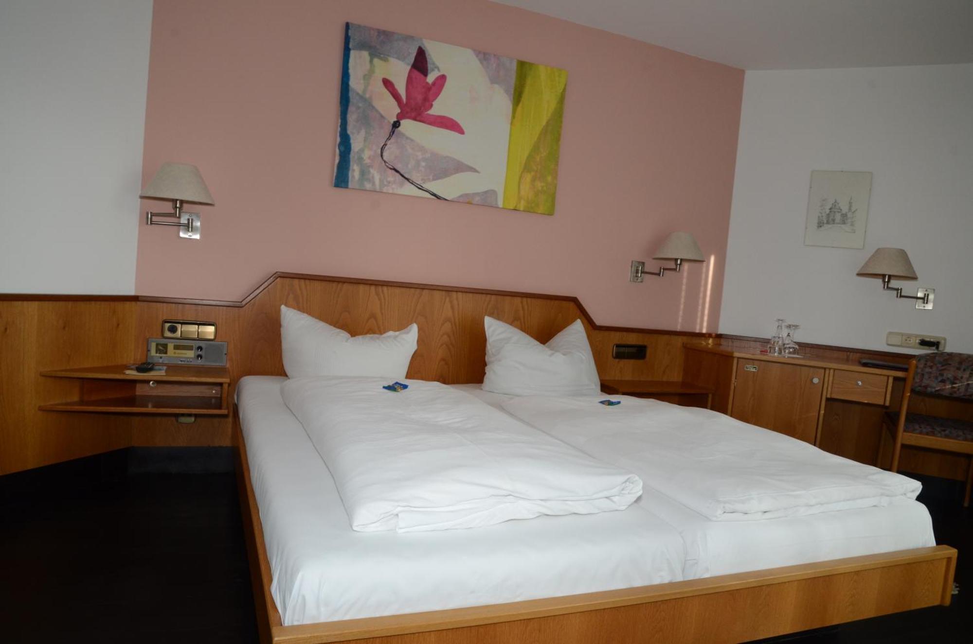 Hotel Mohren Ochsenhausen Ngoại thất bức ảnh