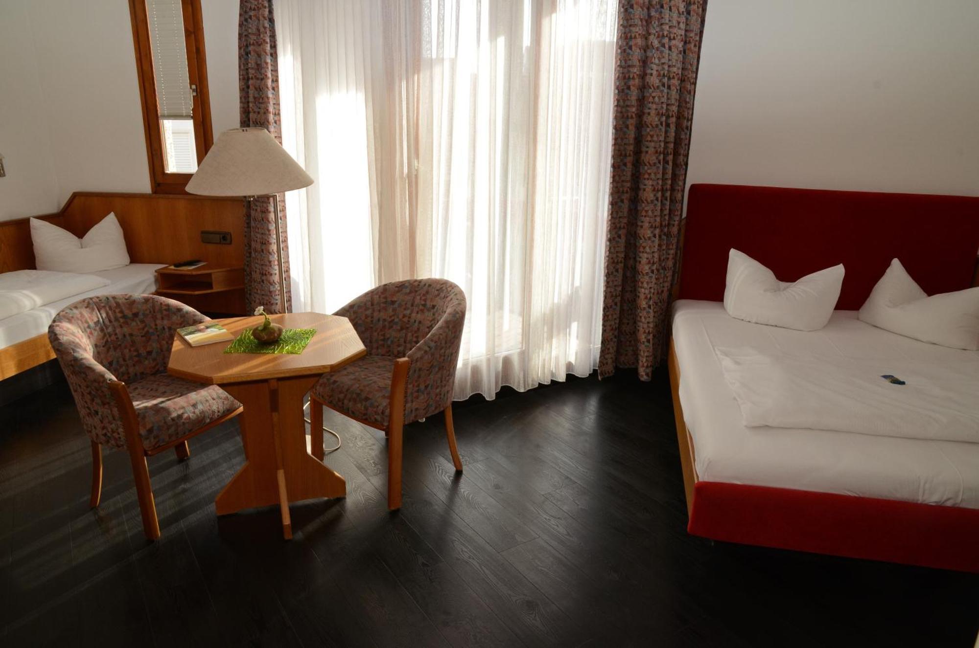 Hotel Mohren Ochsenhausen Ngoại thất bức ảnh